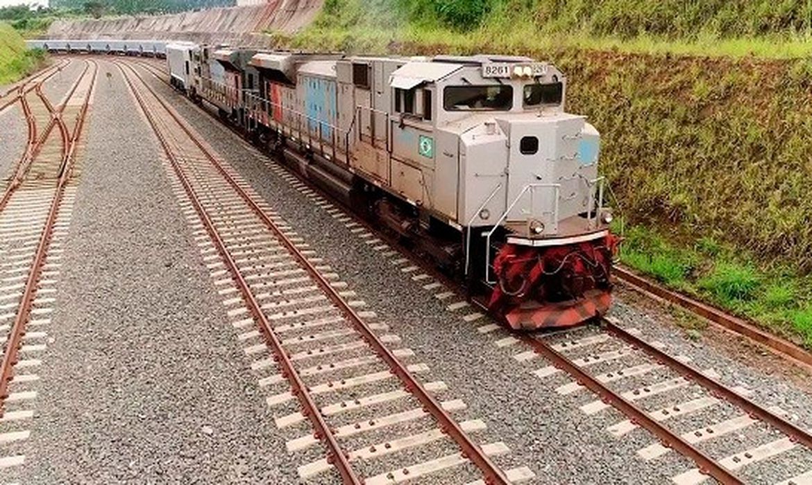 南北鉄道を走る貨物車（©Divulgacao/PPI.Gov.Br）
