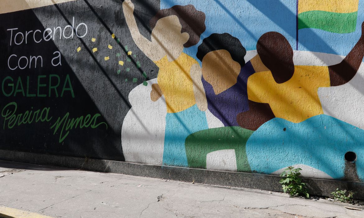 ペレイラ・ヌネス街の人々に応援しようと呼びかける壁の絵(©Fernando Frazao/Agencia Brasil)