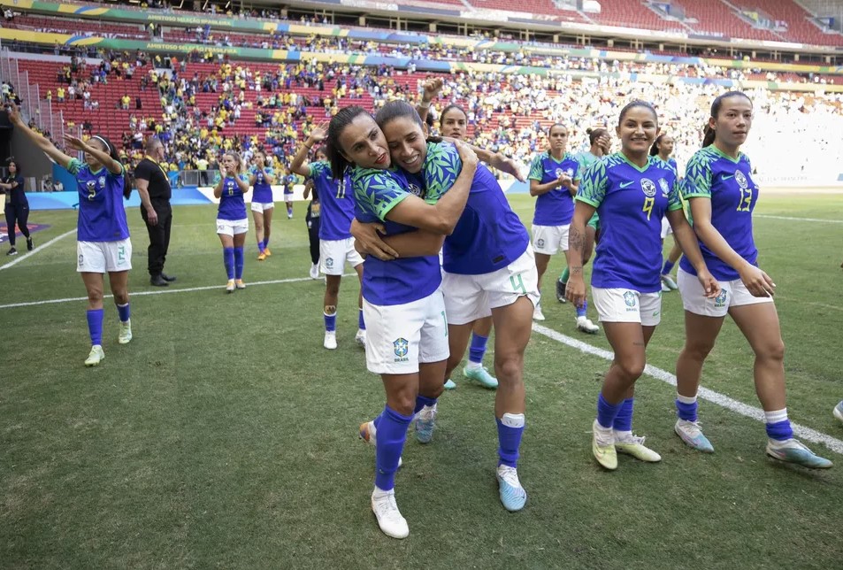 マネ・ガリンシャで行ったチリとの親善試合後の女子代表チーム（Thais Magalhães/CBF）