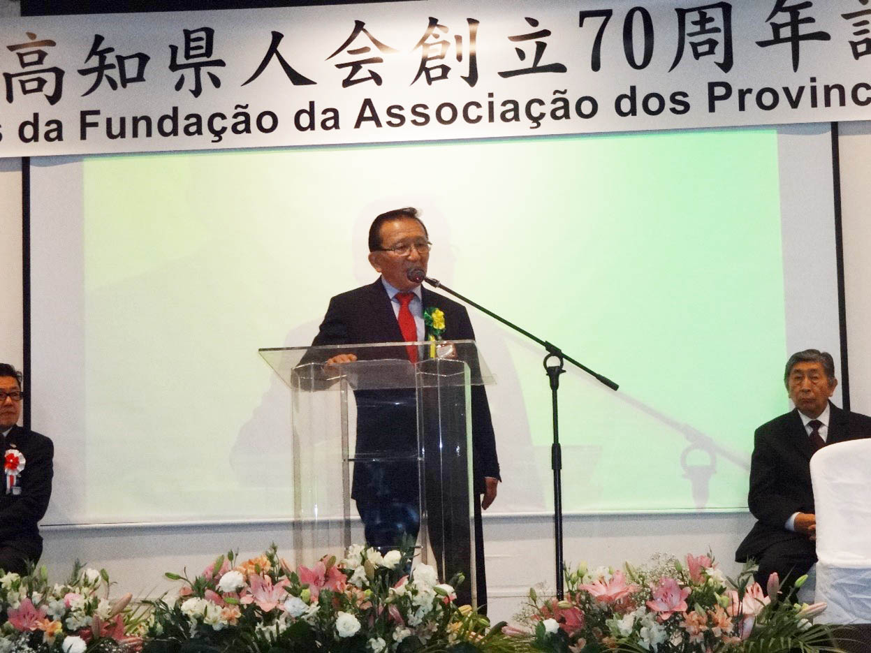 祝辞を述べる片山会長