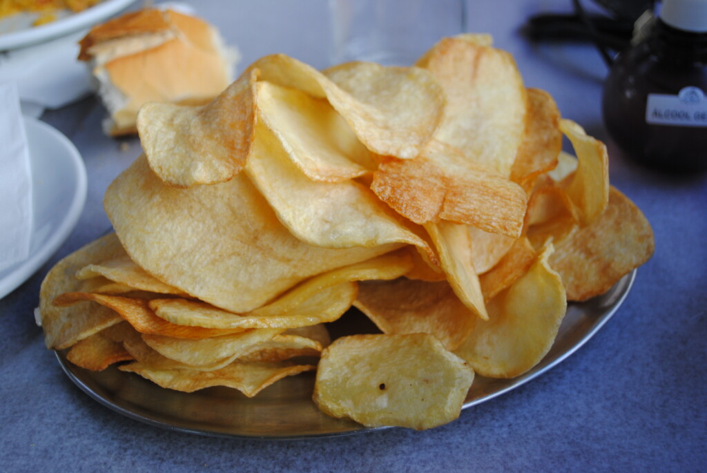 陰ながら人気の特製ポテトチップス