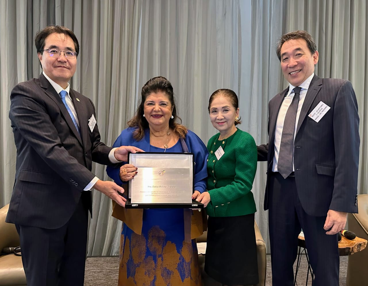 小寺会頭、ルイーザ氏、青木氏、長野氏（左から、写真：Rubens Ito/CCIJB）