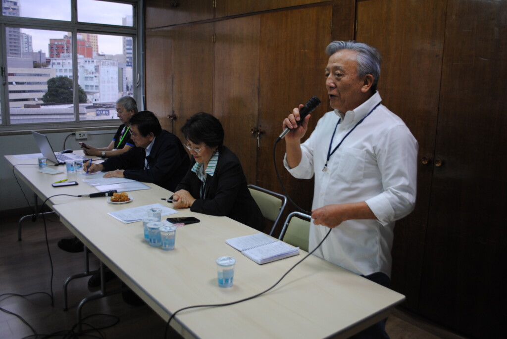 報告を行う大間知氏