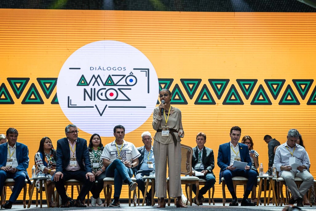 サミットの準備のための対話イベントに参加した閣僚や専門家達(Cícero Pedrosa Neto/Amazônia Real)