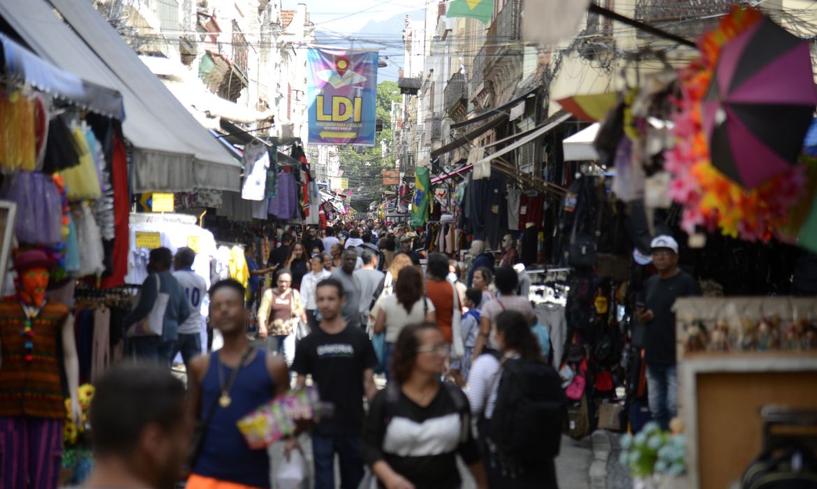 次第に賑わいを取り戻している商店街（©Tomaz Silva/AGencia Brasil）