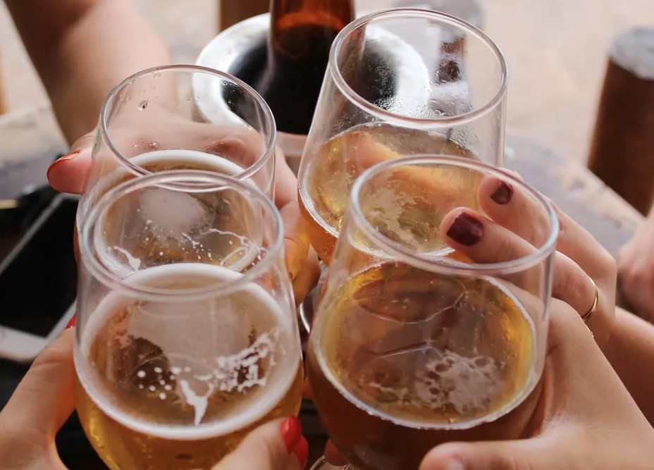 味や外観は相違がなくなってきたノンアルコールのビール（Giovanna Gomes / Unsplash / Divulgação）