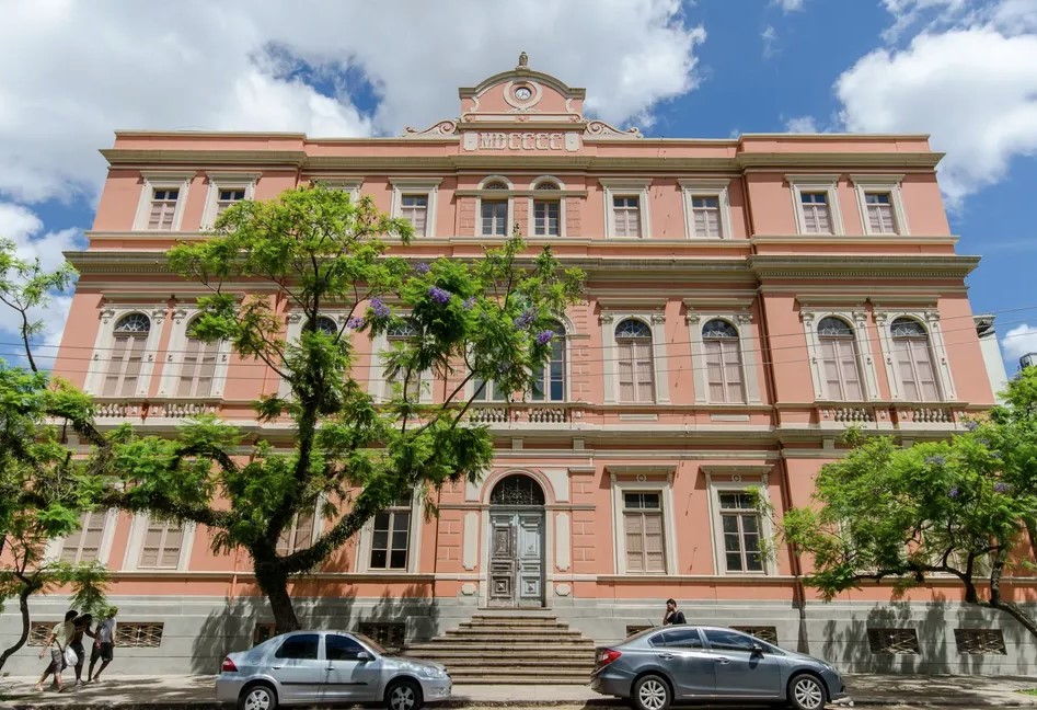 火災が起きた工学部の建物（ＵＦＲＧＳ）