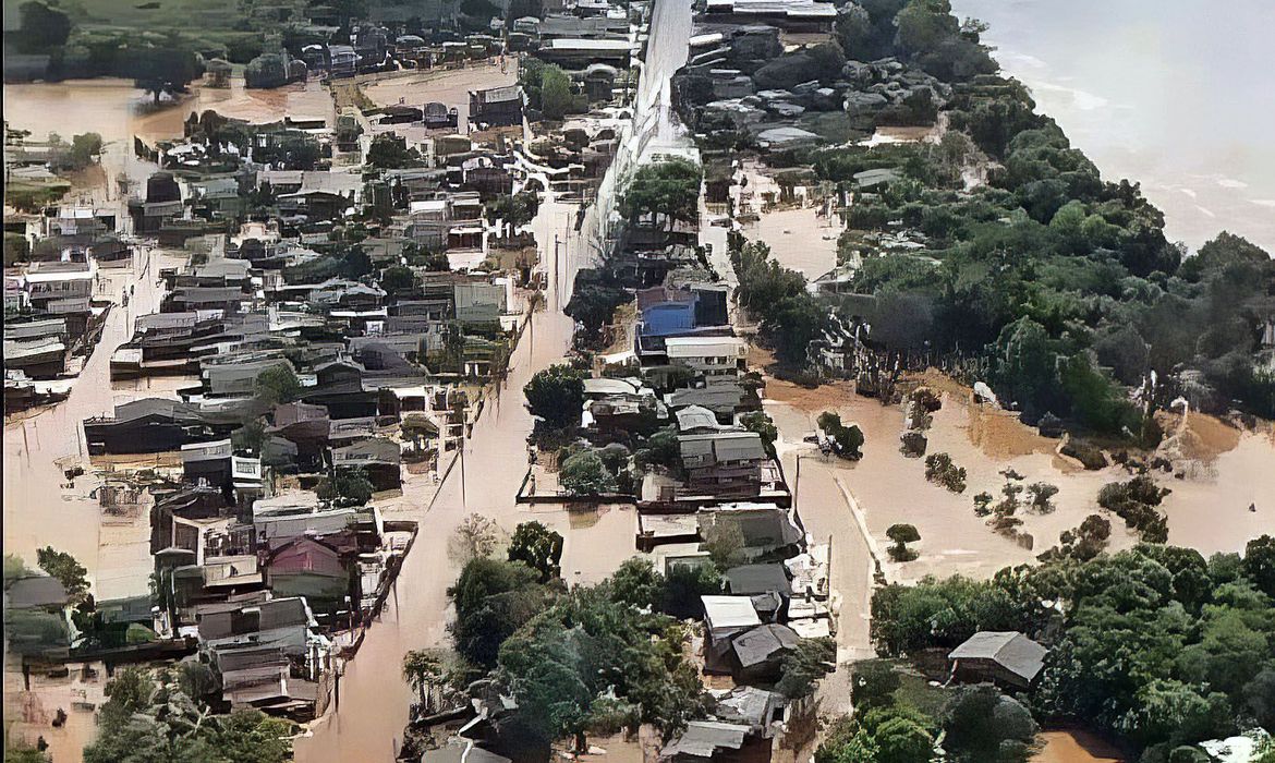 広い範囲で冠水が起きたタクアリ川流域の市（©Marinha do Brasil/RS）