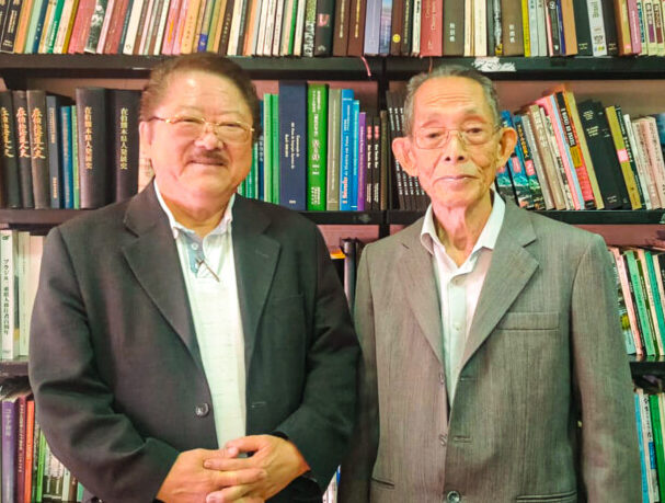 ブラジル熊本県文化交流協会の宮原ジョージさんと寒野会長（左から）