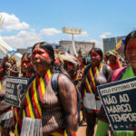 マルコ・テンポラルに反対する先住民のリーダーたち（９月２０日、ブラジリア）（写真：Antônio Cruz/Agência Brasil）