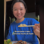 ファロファを箸で器用に食べるメリッサさん（https://www.tiktok.com/@melissayuis/video/7277978716087651590?is_from_webapp=1&sender_device=pc&web_id=7275433244853863941）