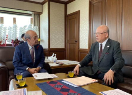 小泉龍司法務大臣と外国人材共生支援全国協会の武部勤会長(NAGOMiサイトより)