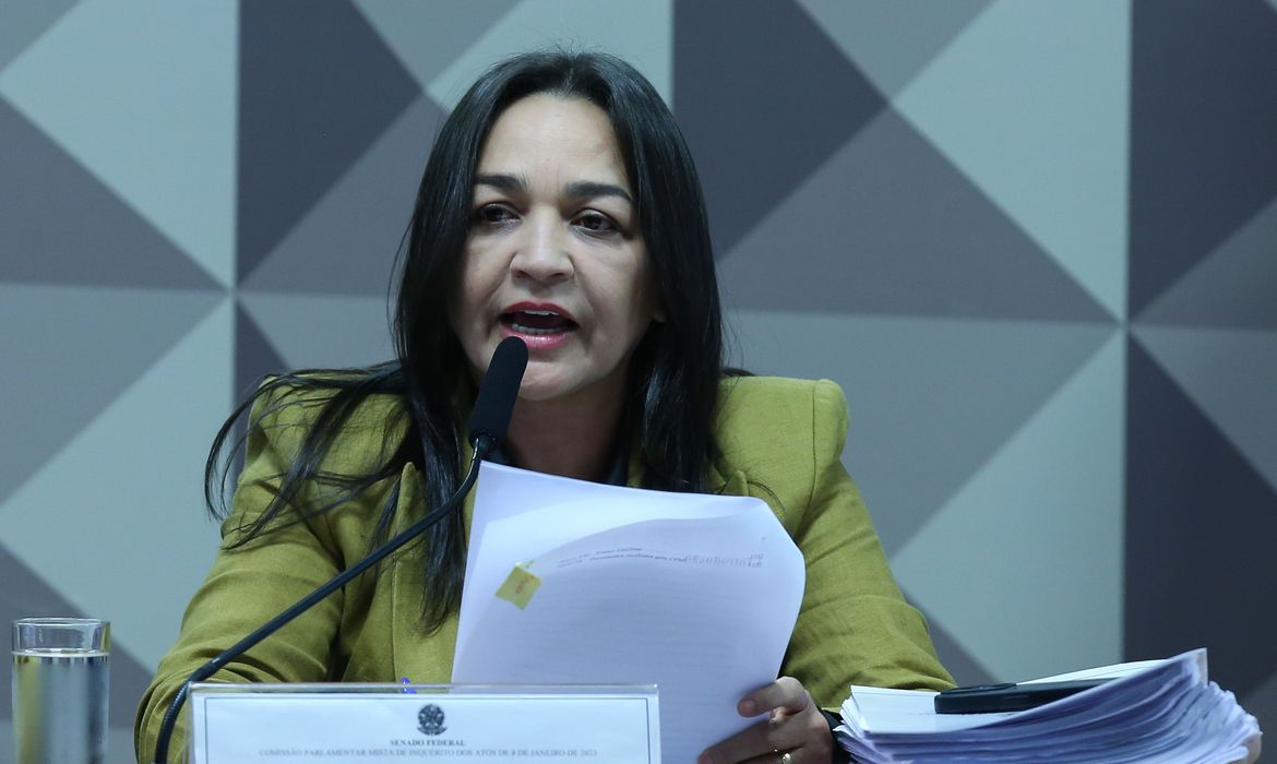 報告官のガマ上議（©Lula Marques/Agencia Brasil）