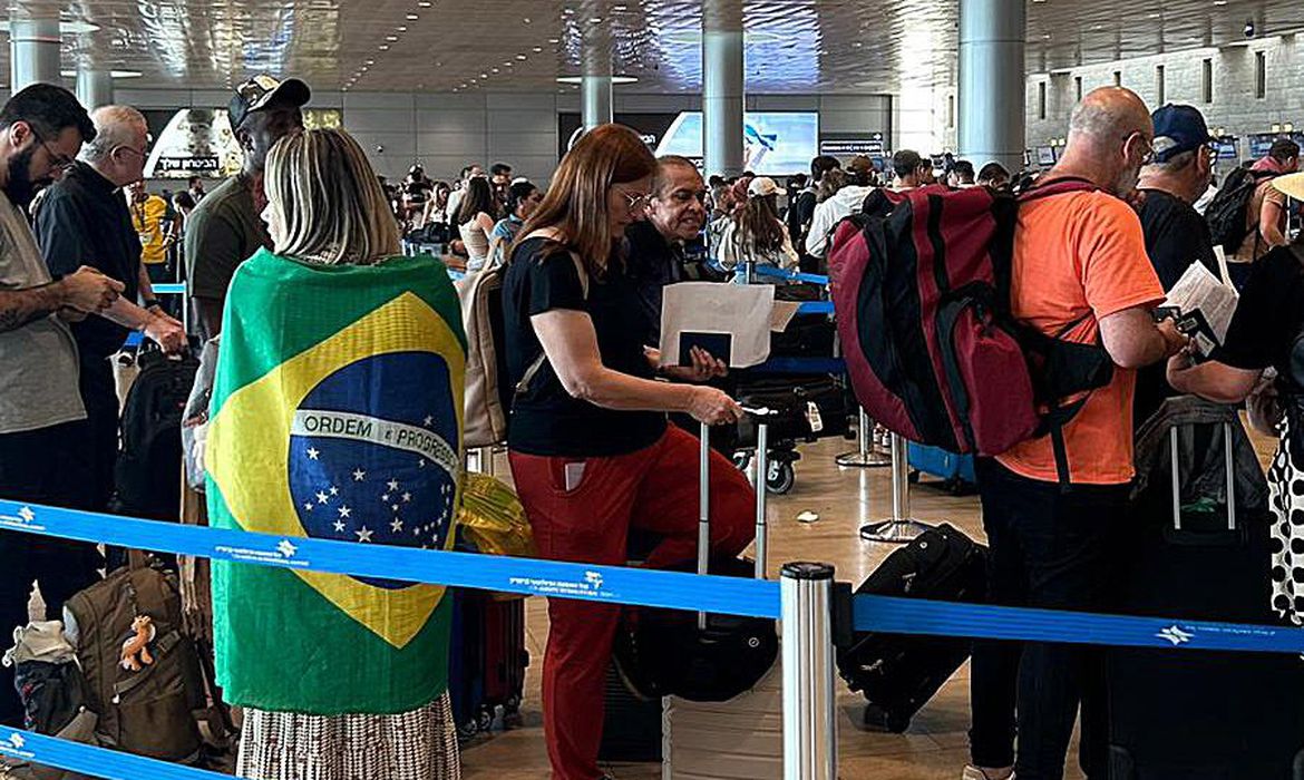 イスラエルから救出された伯人達（©X/Ministerio das Relacoes Exteriores）