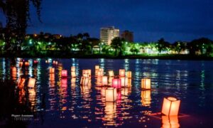 灯ろう流しの様子