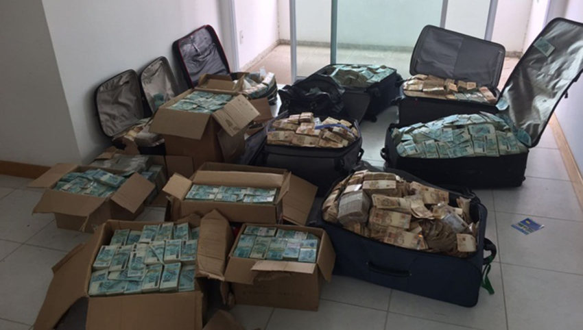 アパートに隠されていた5100万レアル(約15億3千万円)という前代未聞の現金の山(Policia Federal)