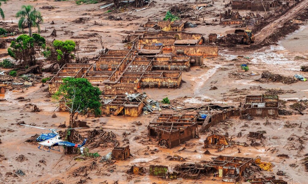 鉱滓が直撃したベント・ロドリゲス地区（©Antonio Cruz/ Agência Brasil）