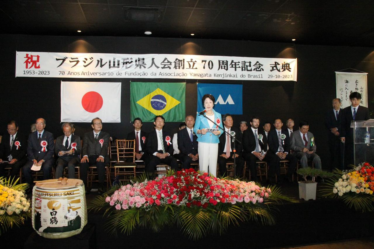 祝辞を述べる吉村県知事