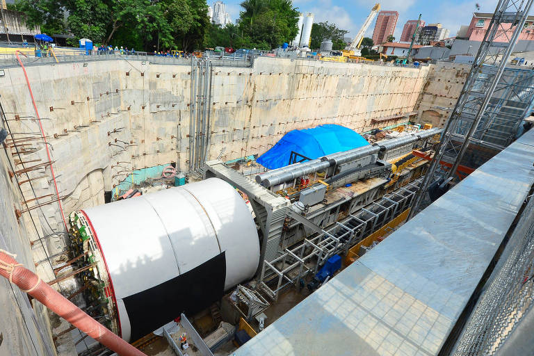 ラパドゥラ複合基地で組み立て作業中のタツゾン（Francisco Cepeda/Governo do Estado de SP）