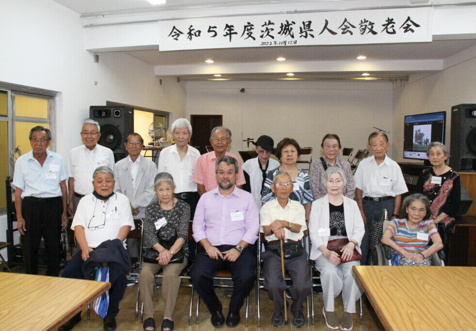 ８０歳以上の高齢者の記念撮影