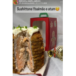 「スシトーネ」（Foto: instagram @ delivery_sushi_saboro）