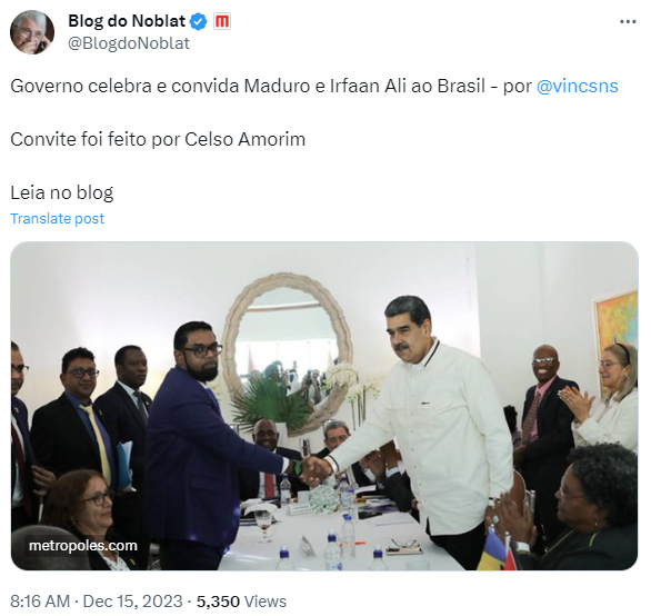 握手を交わすアリ大統領とマドゥーロ大統領（Ｘ）