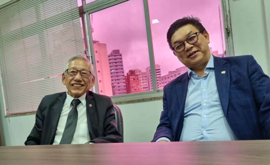 西尾理事長（左）とマルシオさん