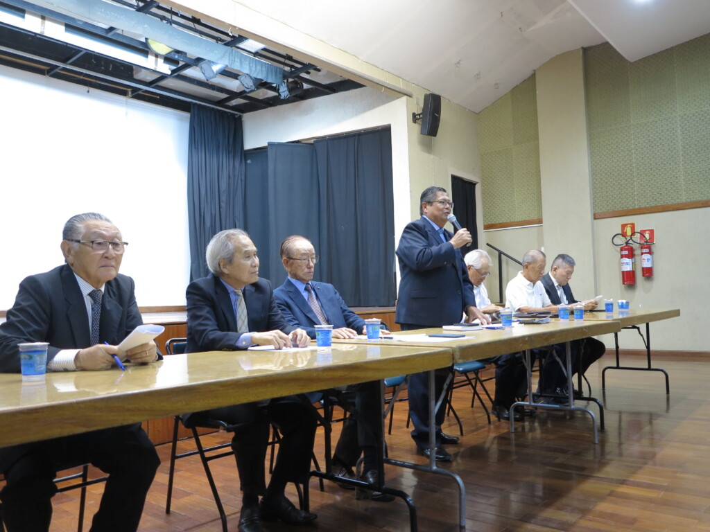 運営方針を説明する萩尾会長