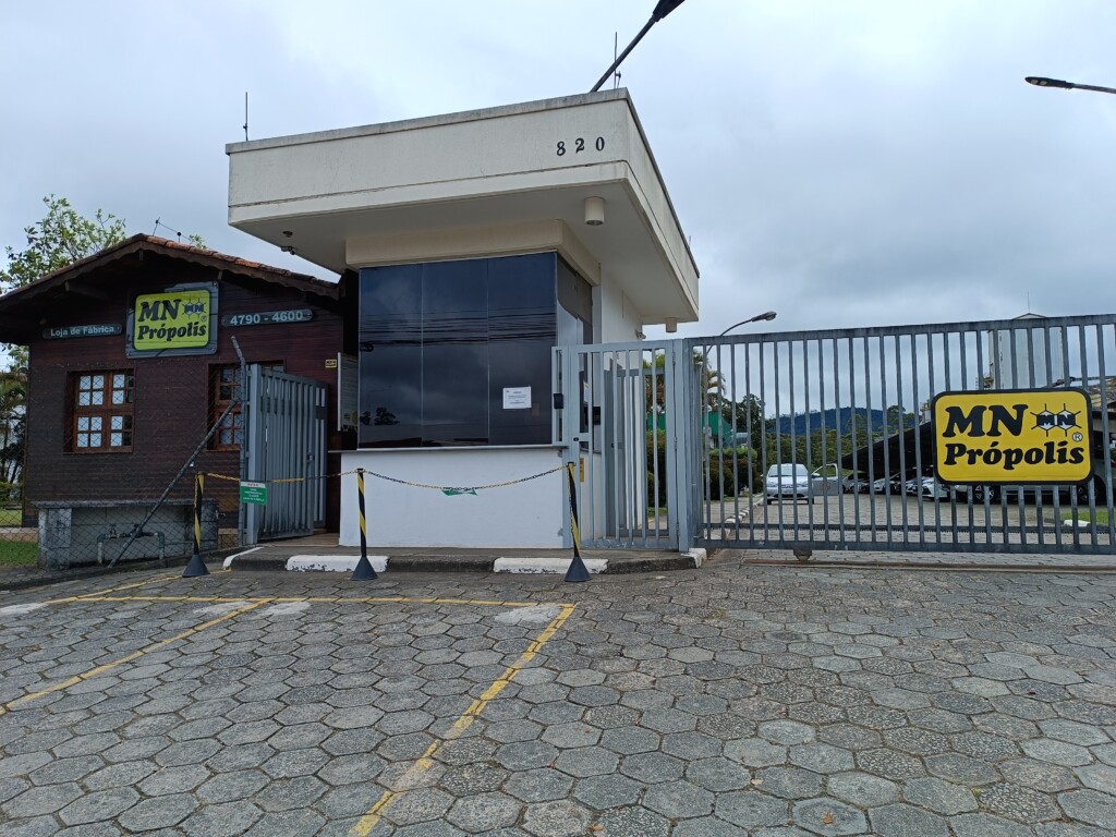 MNプロポリス社の工場の入口