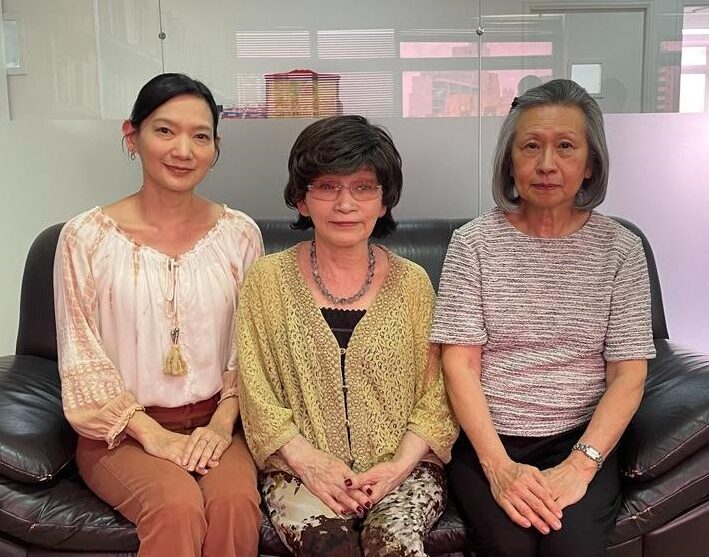 （左から）河村リーナさん、河村支部長、マリナさん