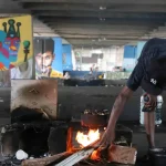 橋の下で暮らす男性（©Rovena Rosa/Agencia Brasil）