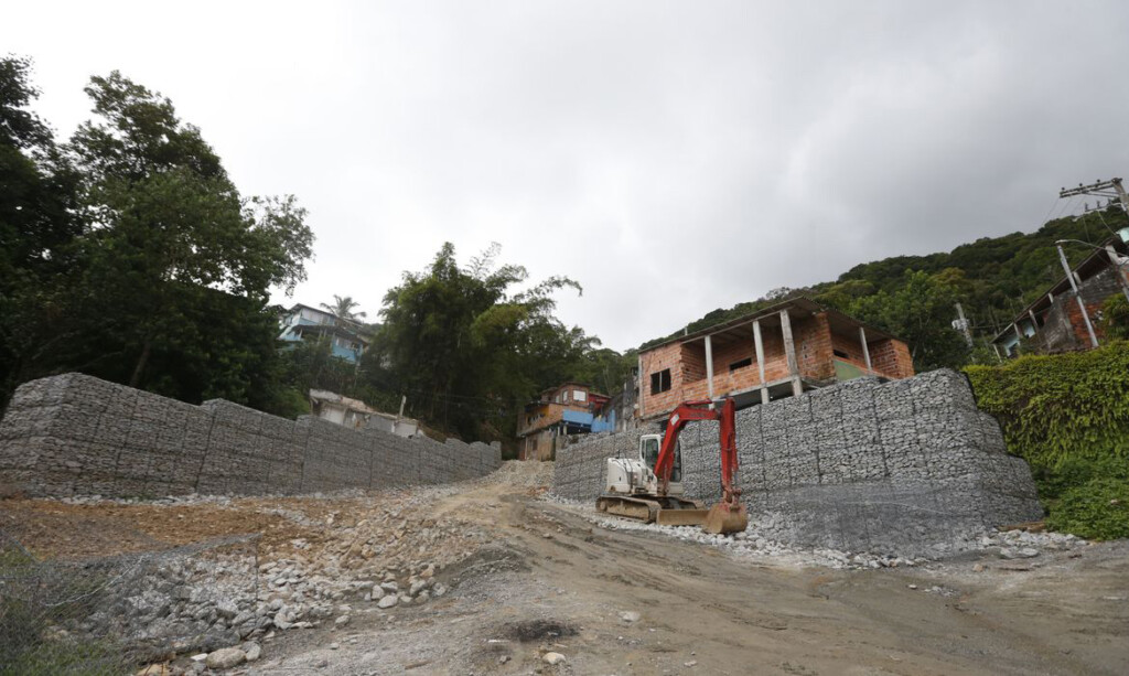 １年後も続く再建、復興作業（サンセバスチアン市、©Paulo Pinto/Agencia Brasil）