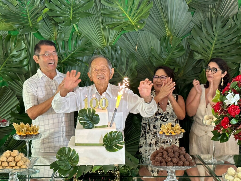 １００歳の誕生日を祝われた森昇さん