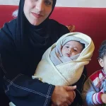 １２月に生まれた子供も含めた４人で、ガザ地区からエジプトに越境する予定の家族（©Escritorio do Brasil na Ramala/Divulgacao）