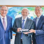 左からアルキミン副大統領、ルーラ大統領、現代自動車のチョン・ウィソン会長（Foto: Ricardo Stuckert/PR/Divulgação）