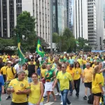 ２５日、パウリスタ大通りで行われたボルソナロ前大統領を支持する集会(Foto: Rovena Rosa/Agência Brasil)