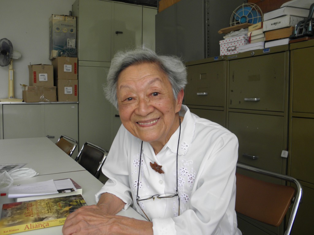 救済会のサンパウロ市事務所で、吉安園子さん（2015年撮影）