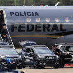 ブラジリアに送られる容疑者たち（Jose Cruz/Agencia Brasil）