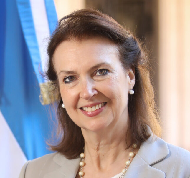 ディアナ・モンディーノ亜国外相（Cancilleria Argentina, via Wikimedia Commons）