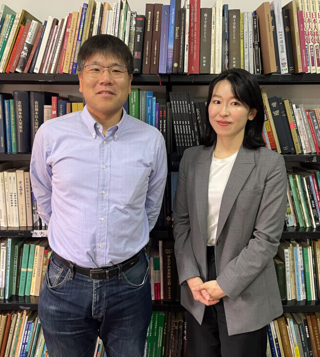 編集部を訪れた宮本さん（左）と水口さん