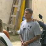 連邦刑務所に移送されるレッサ容疑者（2019年、Reprodução/TV Globo）