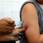 予防接種を受ける人（©Paulo H. Carvalho/Agencia Brasil）