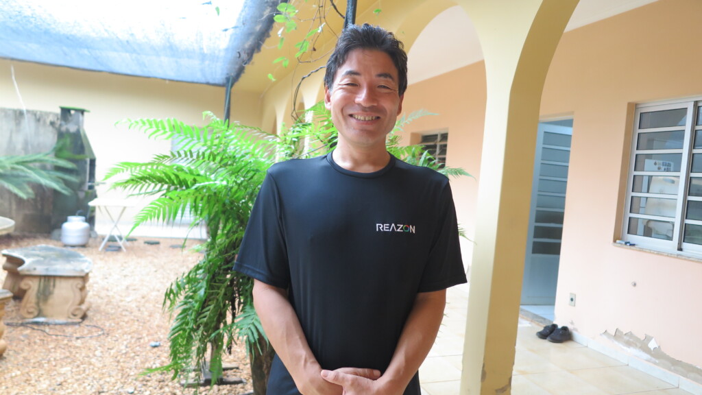 淡々と語る岩﨑圭一さん