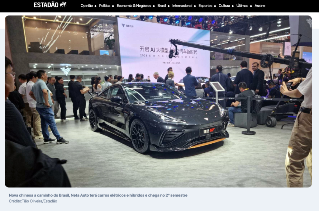 北京モーターショーで展示された「Neta　GT」（26日付ジョルナル・ド・カロの記事の一部）
