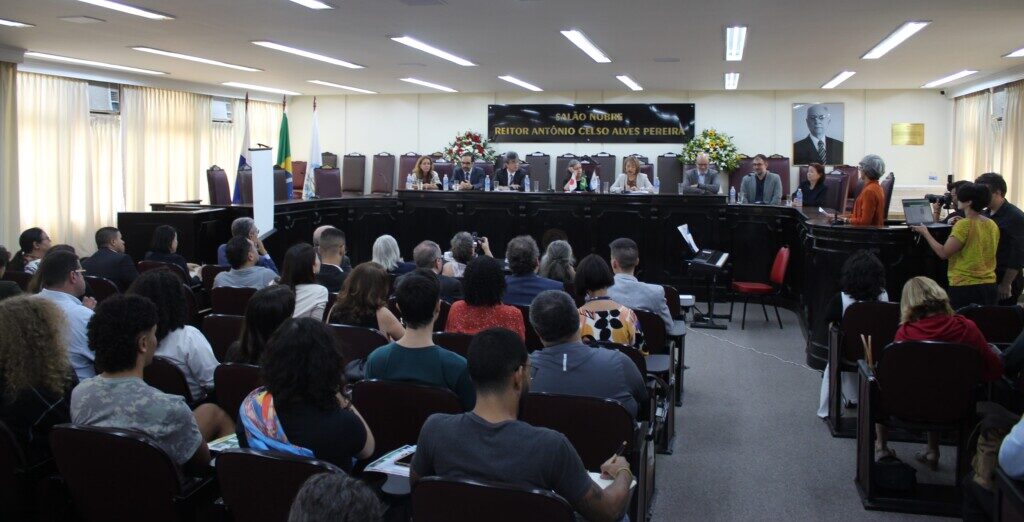 供与式の様子（提供写真）