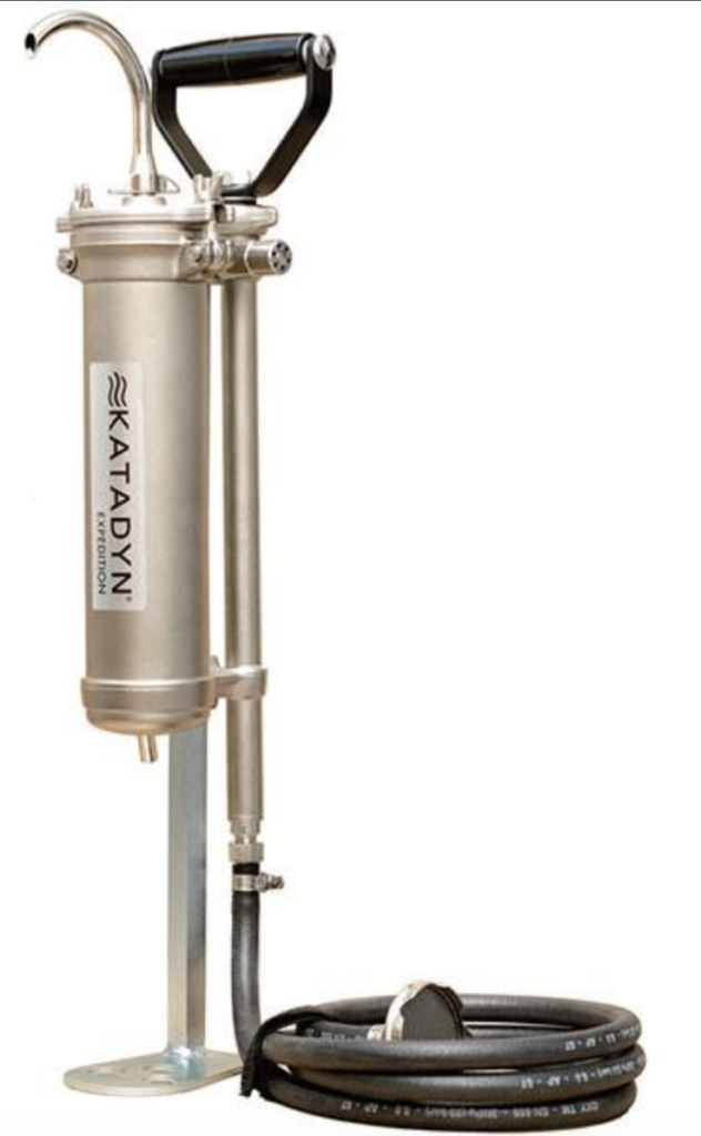 援助物資の浄水器（同一形態の商品）