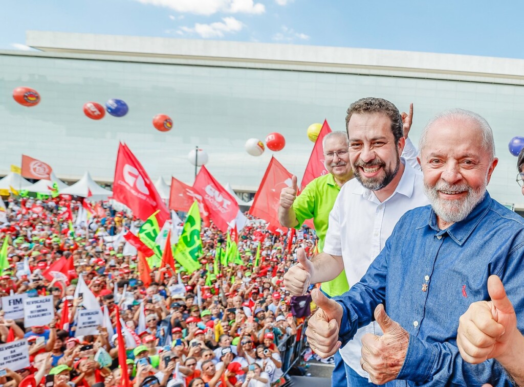 メーデー・イベントでのルーラ氏（中央）とボウロス氏（左）(Ricardo Stuckert/PR)