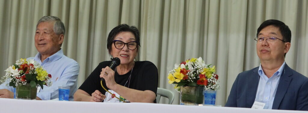 武本憲二元会長、桜井会長、ハイカイ部門選者の井浦エジソンさん