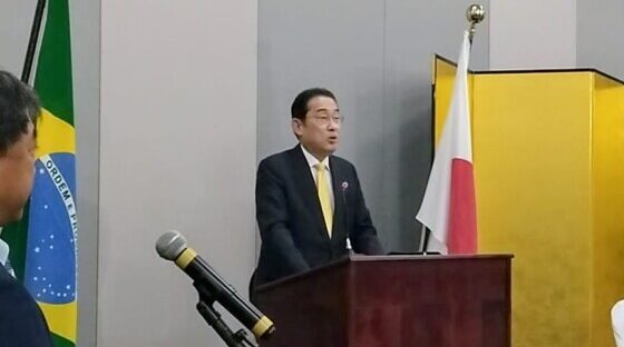 交流の新プログラムを発表した岸田総理（大使館提供）