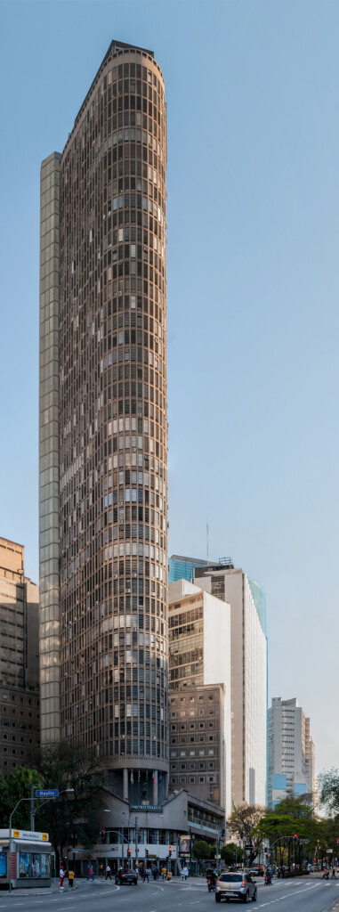 「イタリア・ビル」（Edificio Italia）（Wilfredor, CC0, via Wikimedia Commons）